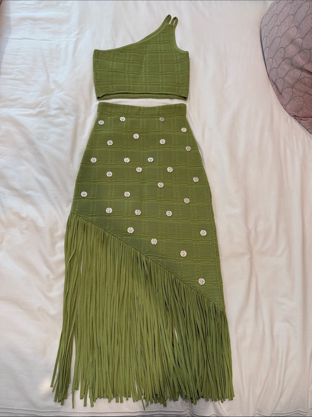 Sandro green too and skirt set with silver tone medallion embellishments - Picture 6 of 7